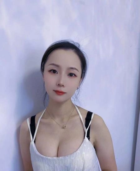 东城娇小玲珑妹子