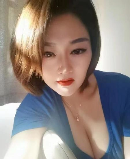 气质舌吻少妇