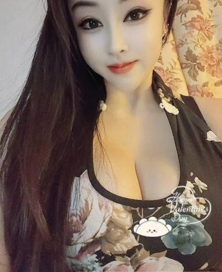 大胸身材好颜值妹子